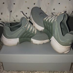 Women’s 8.5 greenish NIKE prestos